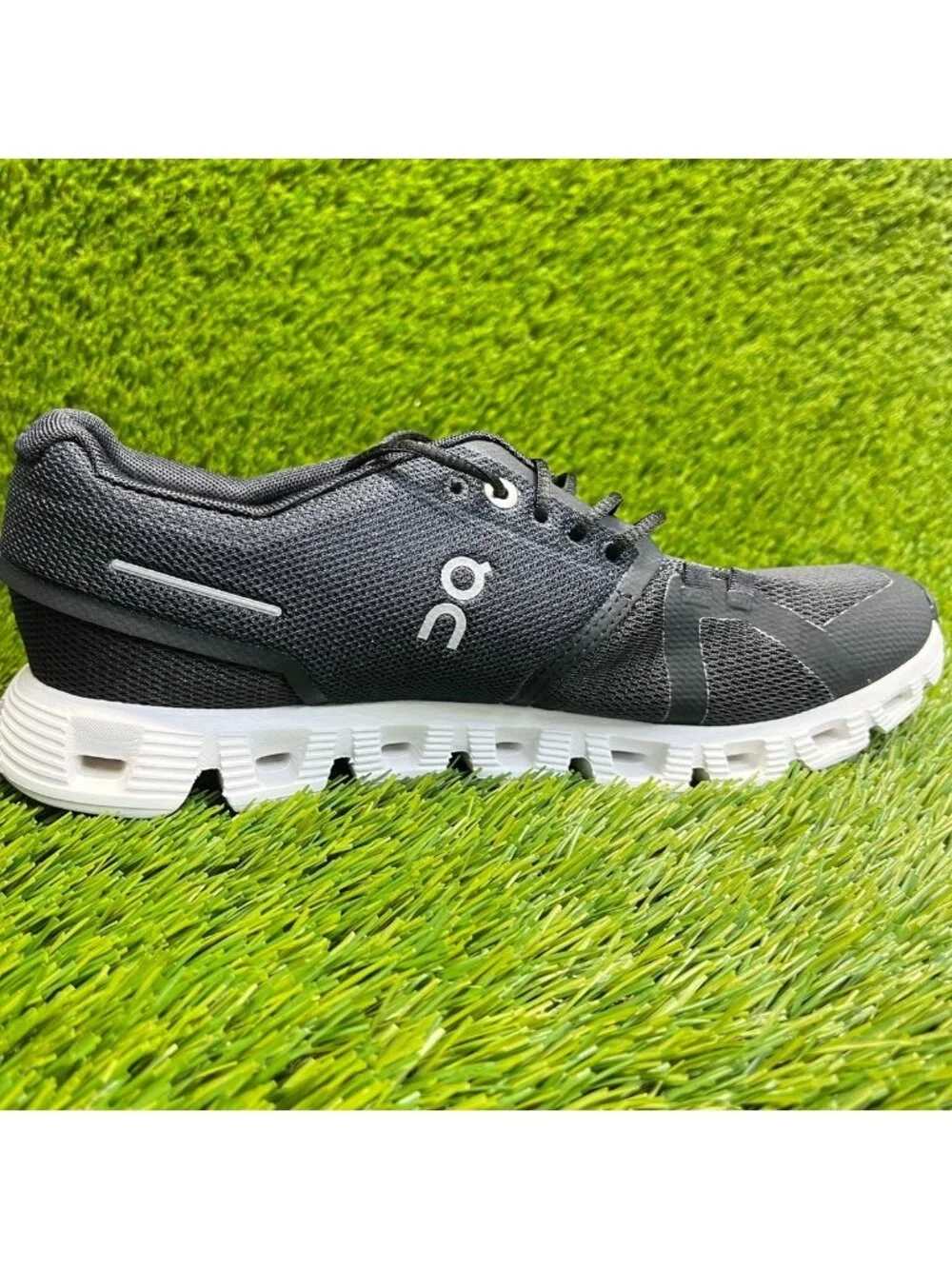 On Cloud 5 Womens Size 8 Black White Athletic Running Walking Shoes Sneakers